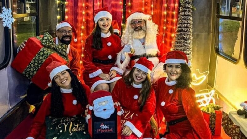 Ônibus decorado para o Natal vai passar pelos terminais urbanos