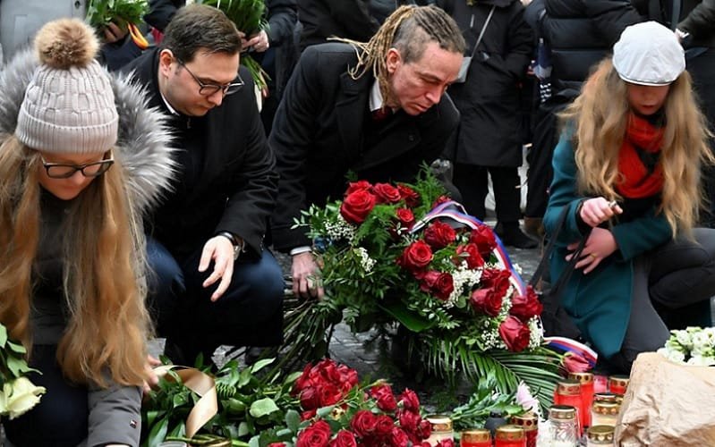 República Tcheca Praga homenagens massacre Misto Brasil