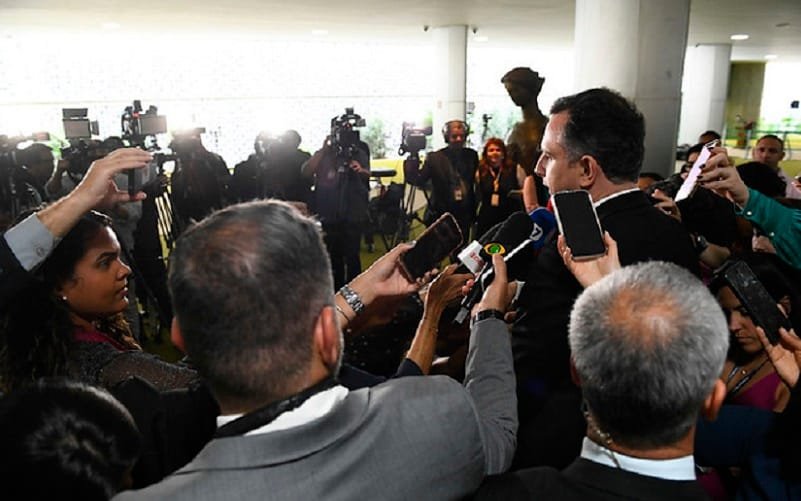 Senador Rodrigo Pacheco entrevista Misto Brasil