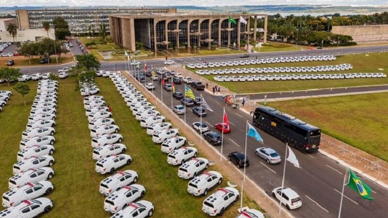 Entrega de 700 viaturas para as forças de segurança dos estados