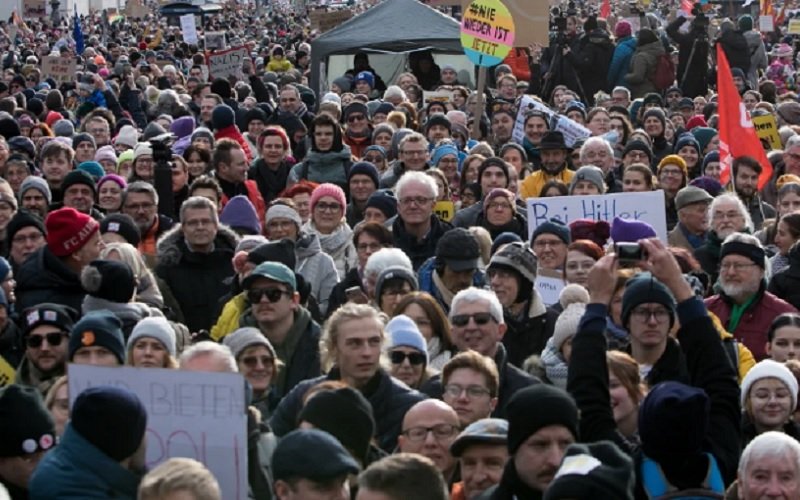 Protesto contra a direita Alemanha Misto Brasil