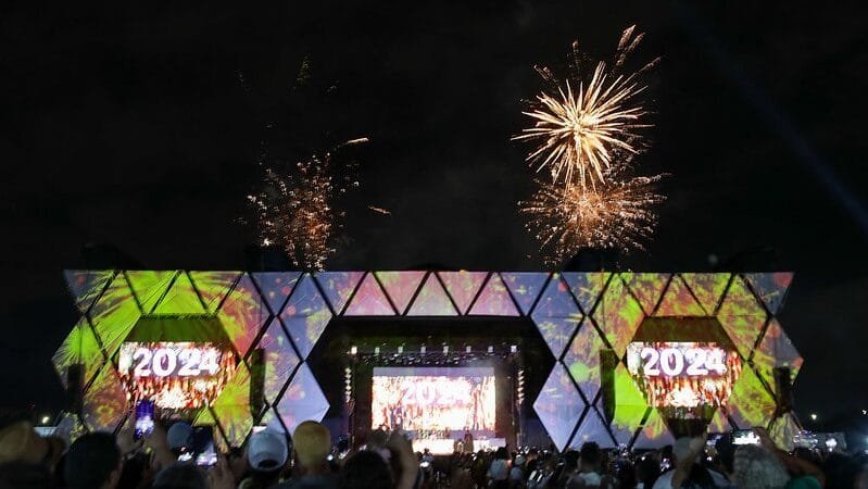 Festa da virada atraiu uma multidão para a Esplanada dos Ministérios