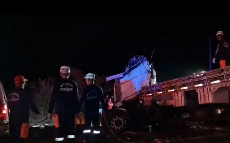 Bahia acidente entre ônibus e caminhão Misto Brasil