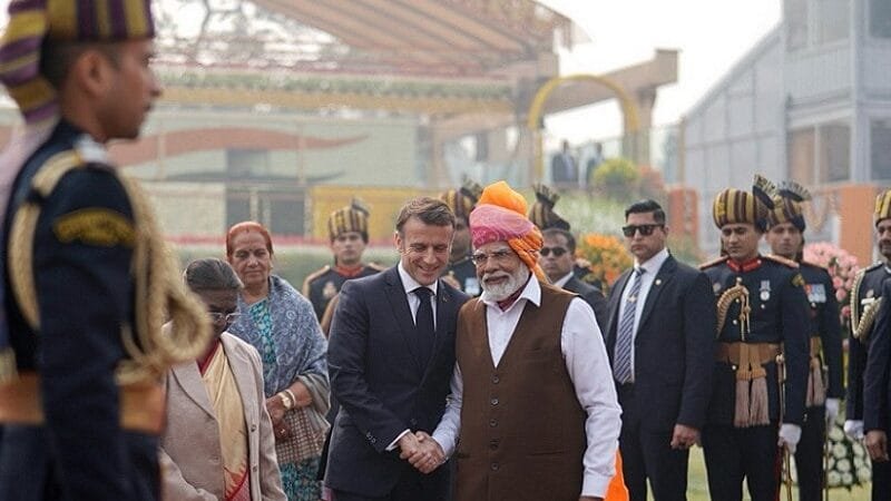 Índia e França fecham acordo para produzir equipamentos militares