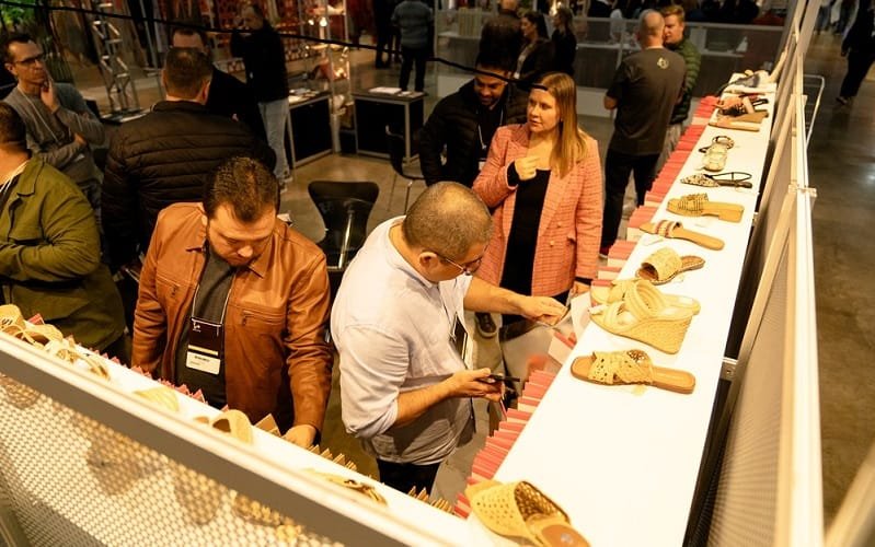 Exposição sapatos microempresas Misto Brasil