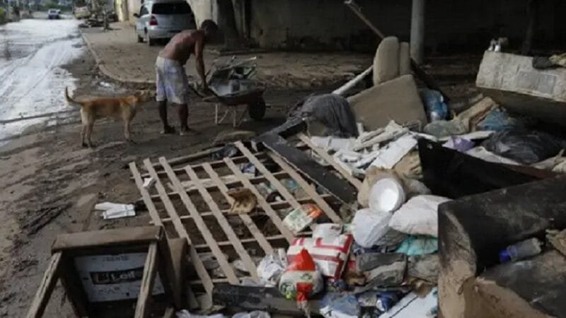 Rio de Janeiro tem 9 mil desalojados e 300 desabrigados após as chuvas