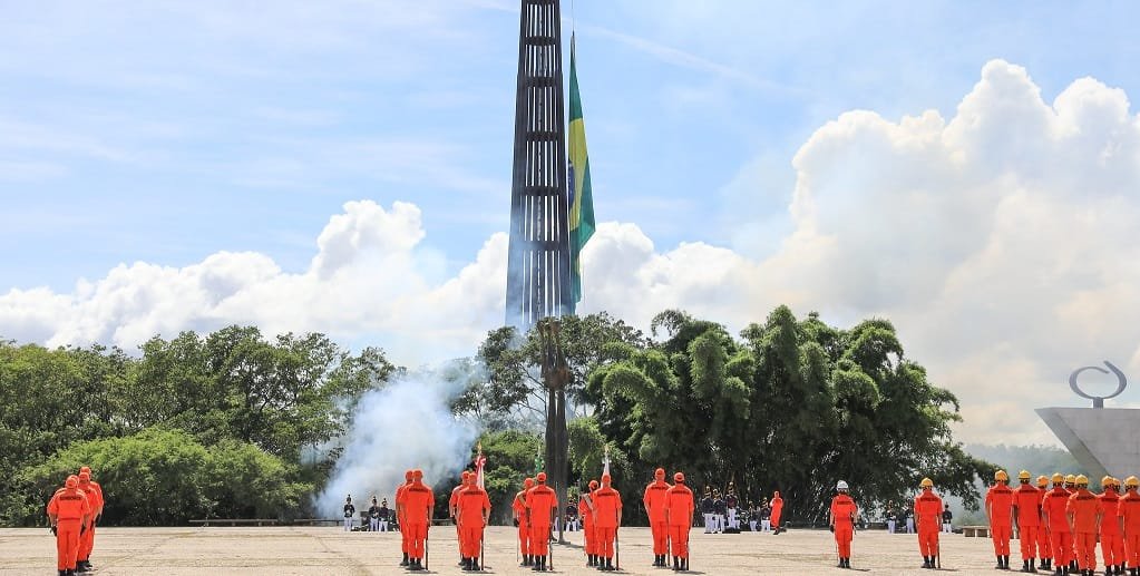 Trpca de bandeira Praça dos Três Poderes Misto Brasil