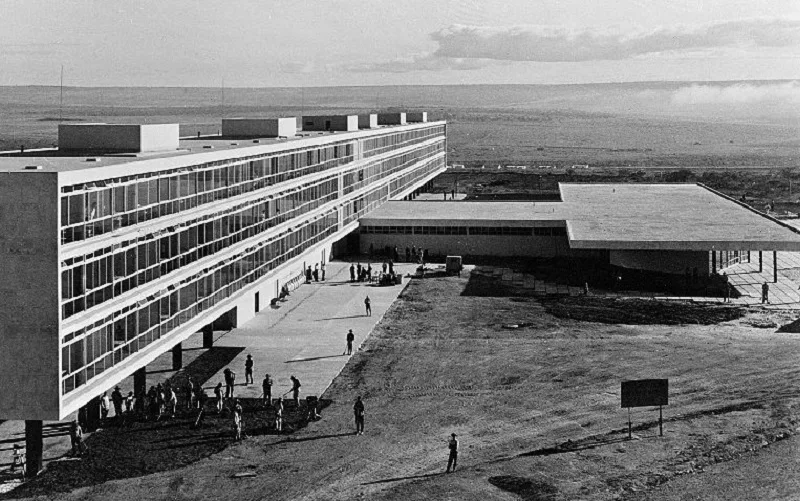 Brasília Palace Hotel antigo na matéria O despejo dos hóspedes do Brasília Palace Hotel