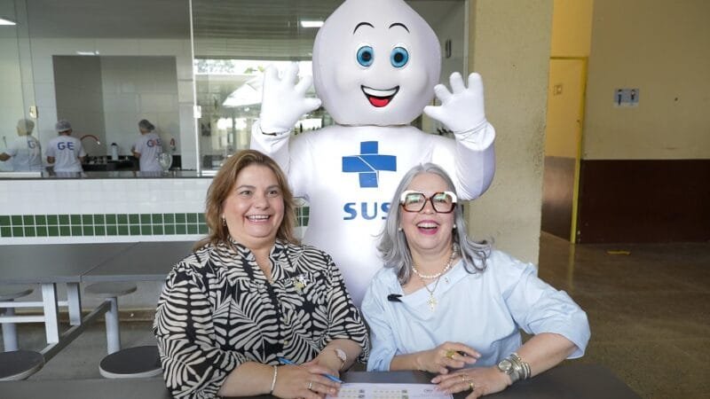 Lucilene Florêncio, secretária da Saúde, e Hélvia Paranaguá, secretária da Educação, preparam a volta às aulas com ações de combate à dengue/Tony Oliveira/Agência Brasília