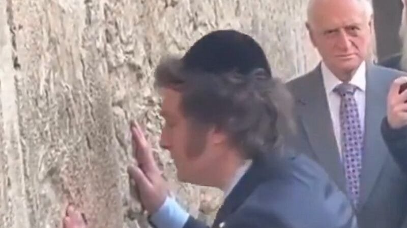 Milei visita Israel e na Câmara dos Deputados sofreu uma derrota