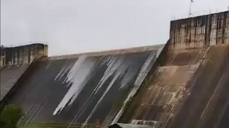 Barragem do Rio Descoberto verteu neste domingo após as chuvas intensas