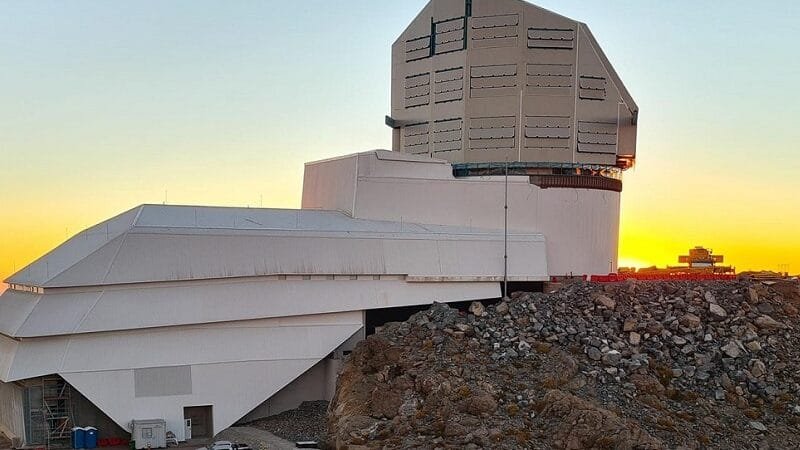 Instalação da maior câmera digital do mundo em um telescópio