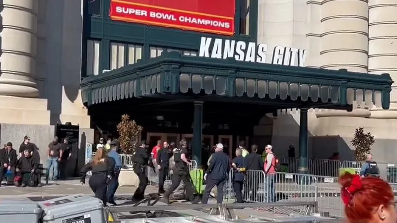 Tiroteio na final do desfile do Super Bowl em Kansas