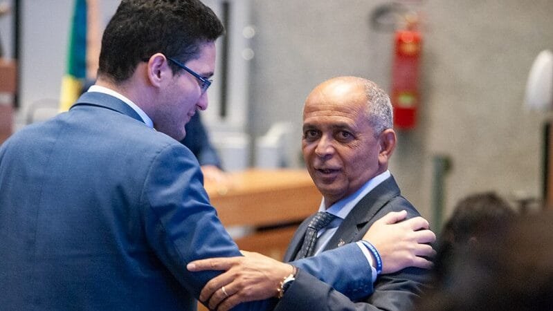 Novos líderes no Legislativo, que cobra nomeações de concursados