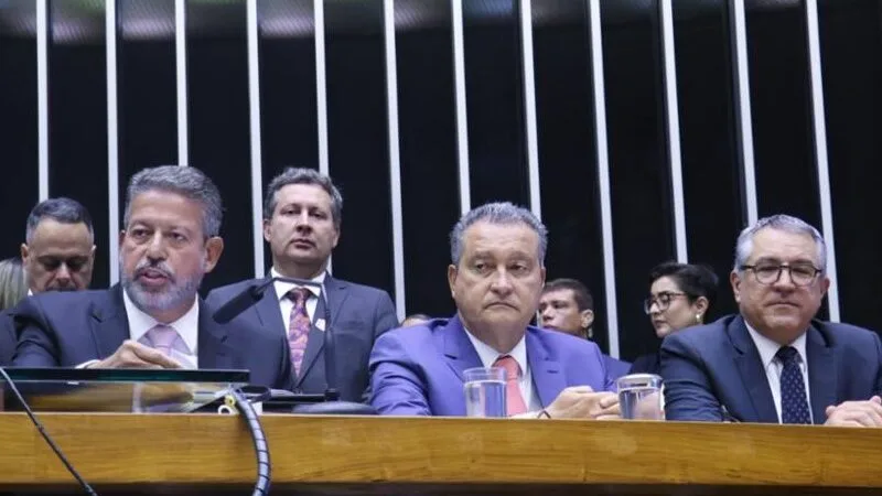Arthur Lira diz que o orçamento não é do Executivo. Veja os vídeos com a repercussão