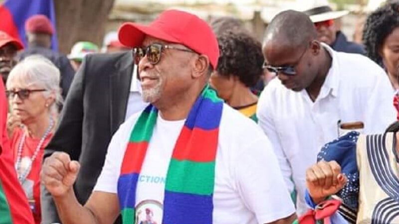 Nangolo Mbumba é o novo presidente da Namíbia