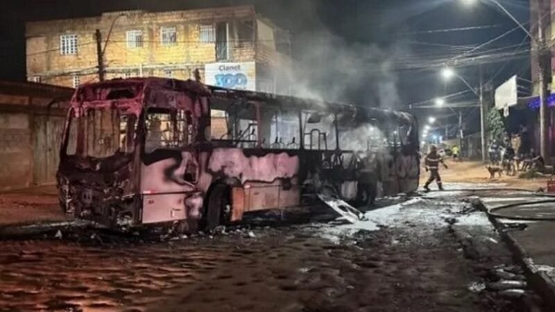 Ônibus incendiado provocou suspensão do transporte no Sol Nascente
