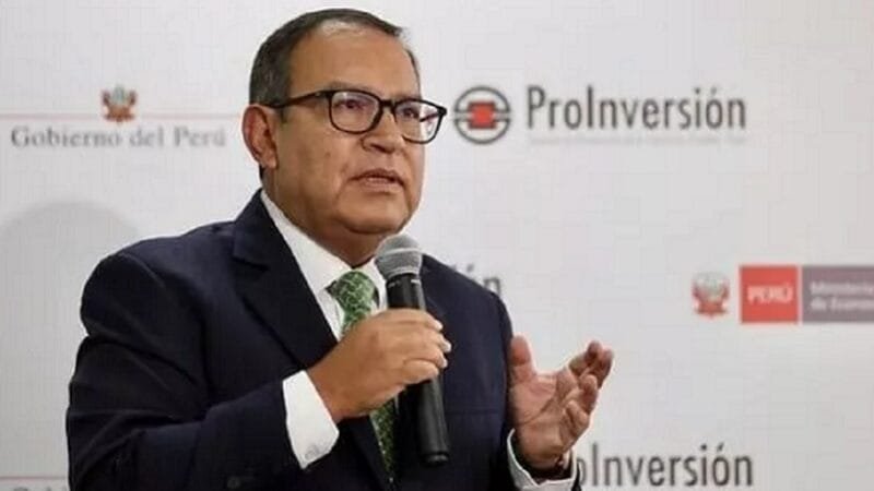 Primeiro-ministro do Peru renuncia após trocar mensagens amorosas