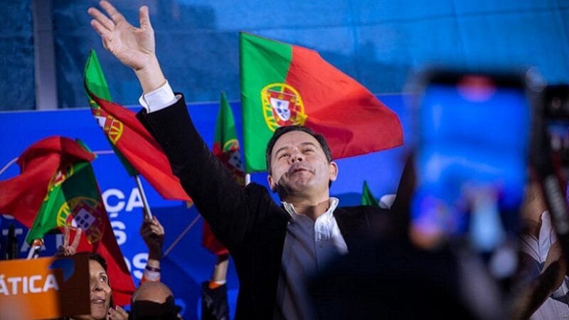 Governo em Portugal é destituído acusado de beneficiar empresa