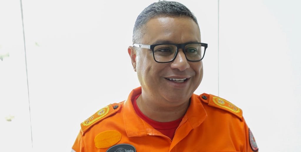 Comandante do CBMDF Sandro Gomes Santos Misto Brasil