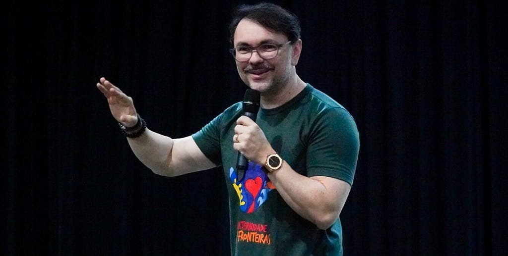 Acolhimento nas escolas Rossandro Klinjey Misto Brasil