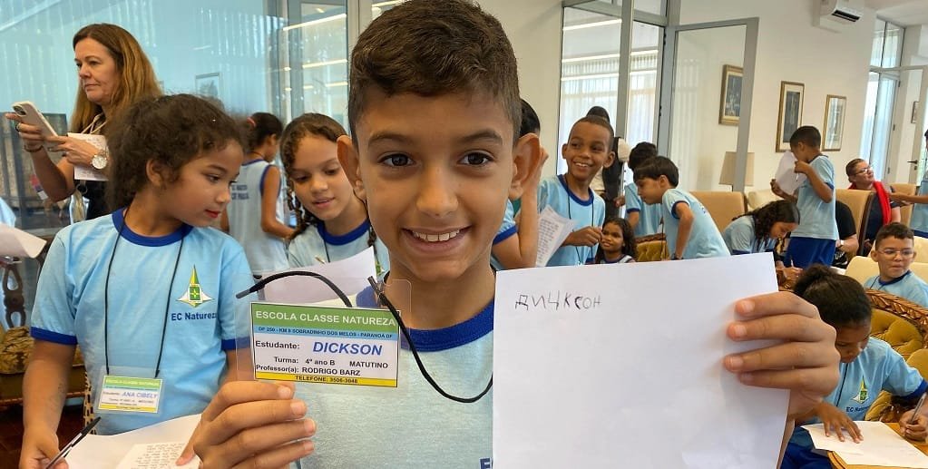 Estudante Embaixada da Sérvia visita Misto Brasil