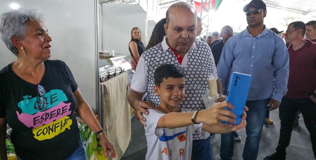 Ibaneis Rocha selfi Festa da Goiaba Misto Brasil