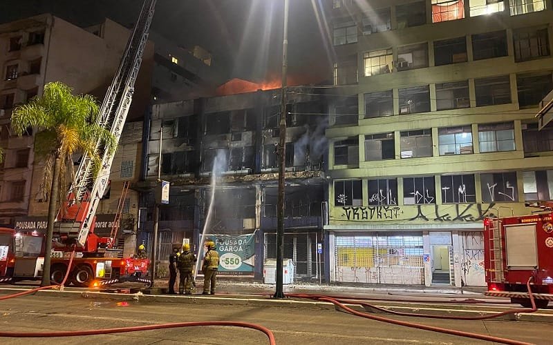 Incêndio pousada Porto Alegre Misto Brasil