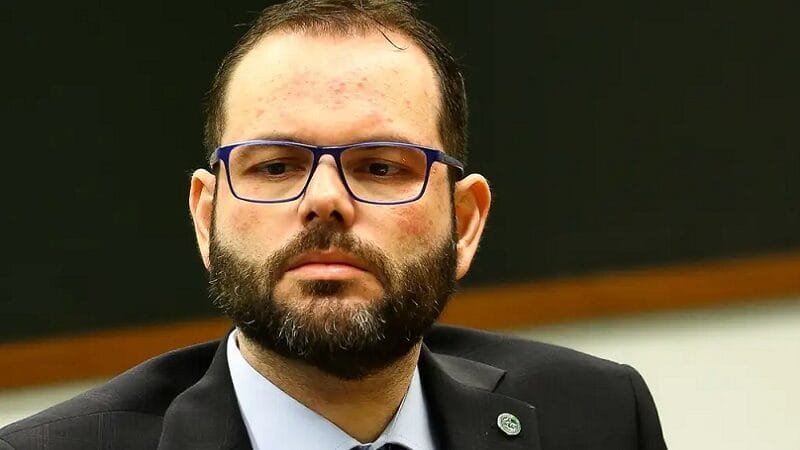 Ausência de relator adia julgamento no TSE contra senador de SC