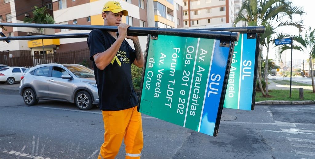 Sinalização placas Águas Claras DF Misto Brasil