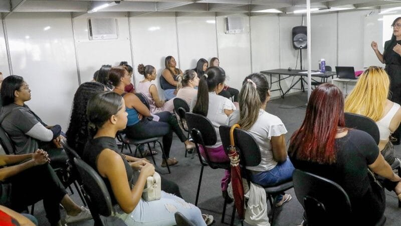 Mulheres são recebidas para cursos e serviços gratuitos no programa Mulheres nas Cidades, em Arapoanga/Lúcio Bernardo Jr/Agência Brasília