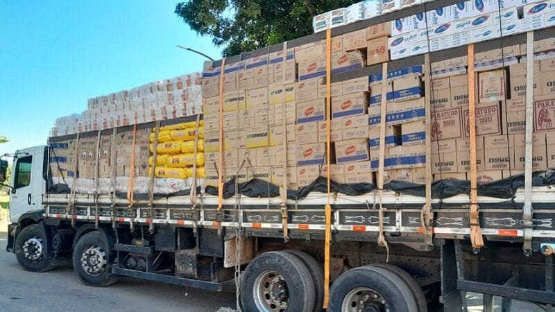 Auditores flagram mercadorias em ônibus e carreta sem nota fiscal