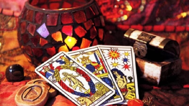 O poder das cartas de tarô e baralho cigano