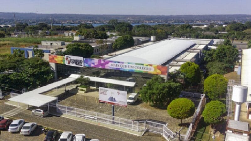 Briga entre alunos de colégios público e privado acaba com quatro feridos