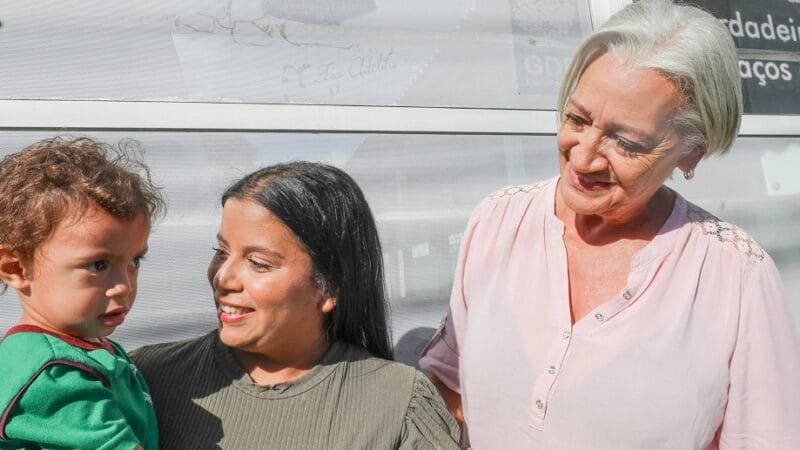 Joyce Pimenta, o filho Gael e a diretora da creche Hotelzinho São Vicente de Paula, Joyce/Joel Rodrigues/Agência Brasília