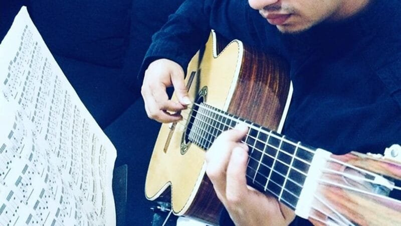 Músico erudito Ramon Paraguai se apresenta no Lábios da Lua no Gama