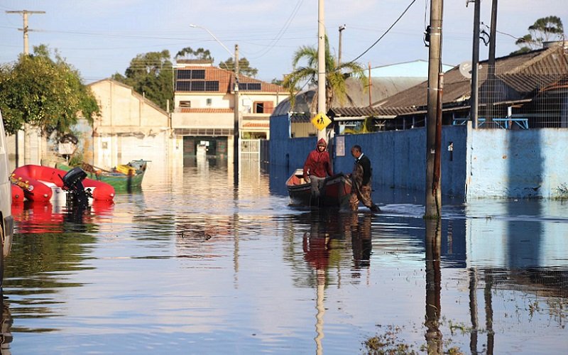 Resgate enchente Rio Grande do Sul Misto Brasil