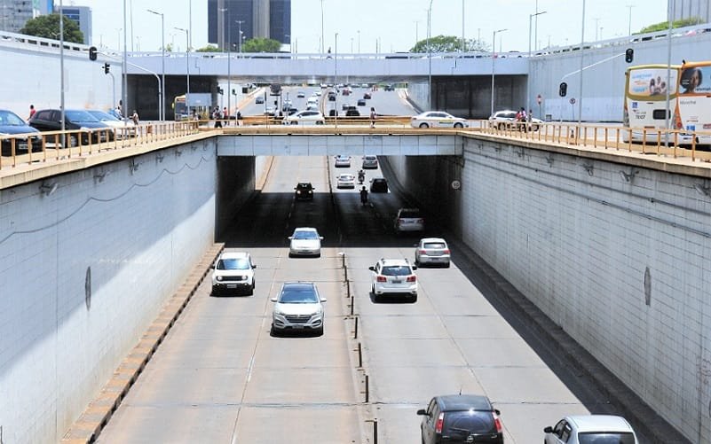 Buraco do tatu Brasília DF Eixão Misto Brasil