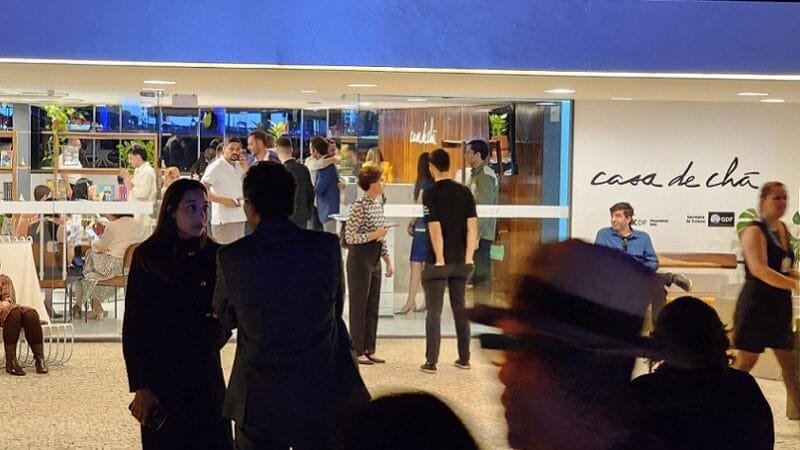 Casa de Chá volta a atender na Praça dos Três Poderes