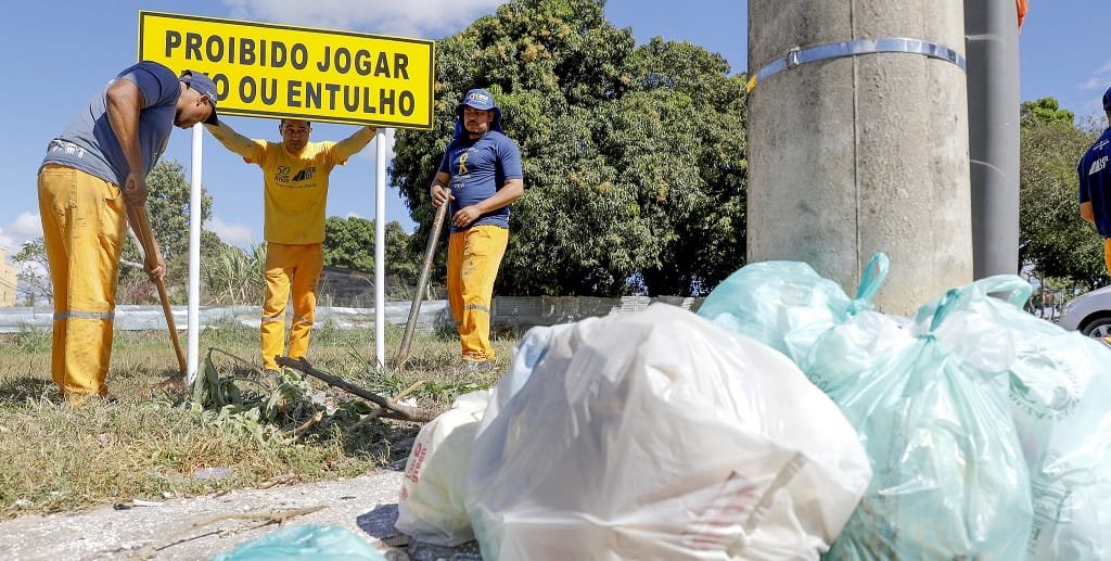 Entulho lixo placa de advertência DF Misto Brasil