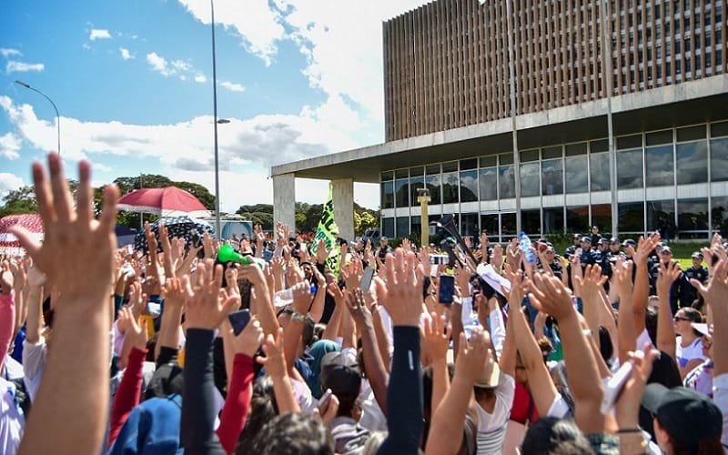 Assembleia greve técnicos de enfermagem DF Misto Brasil