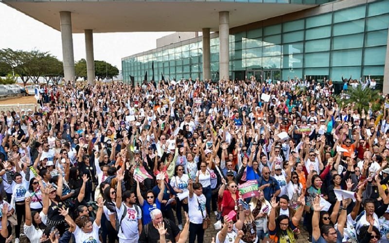 Assembleia greve técnicos de enfermagem DF Misto Brasil