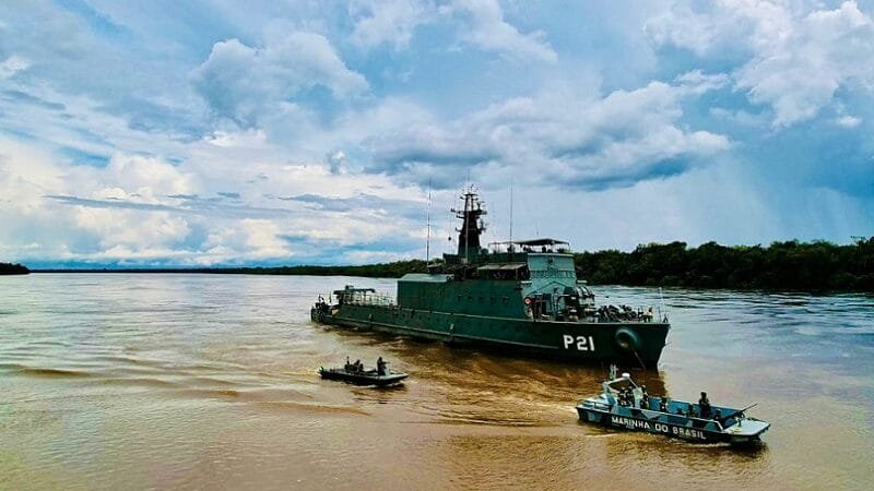 Marinha apreende material para o garimpo ilegal e comboios com madeira