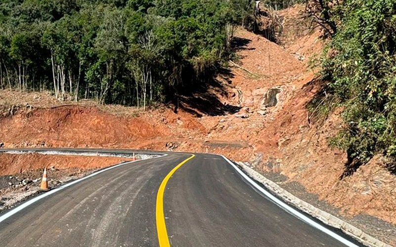 Rodovia BR 4070 entre Veranópolis e Bento Gonçalves Misto Brasil