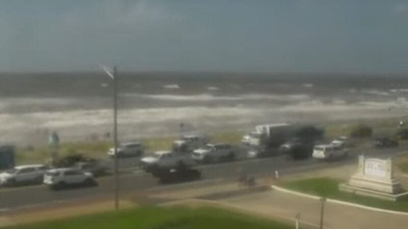 Alerta na costa do Texas para a mortal tempestade tropical Alberto