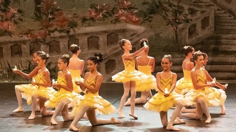 Espetáculo de dança “A Bela e a Fera” em Taguatinga