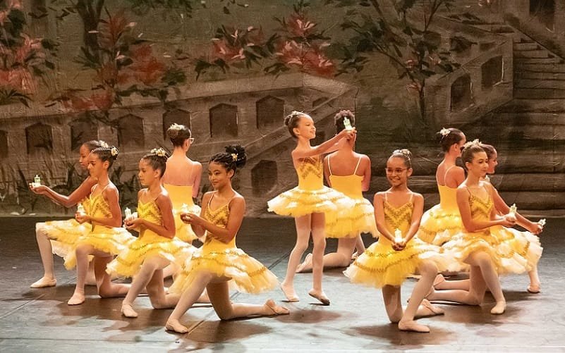 Espetáculo A Bela e a Fera Teatro balé Misto Brasil