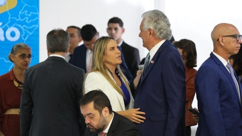 Celina Leão e Ronaldo Caiado durante o encontro de governadores que discutir a carga tributária e a renegociação das dívidas/Renato Alves/Agência Brasília