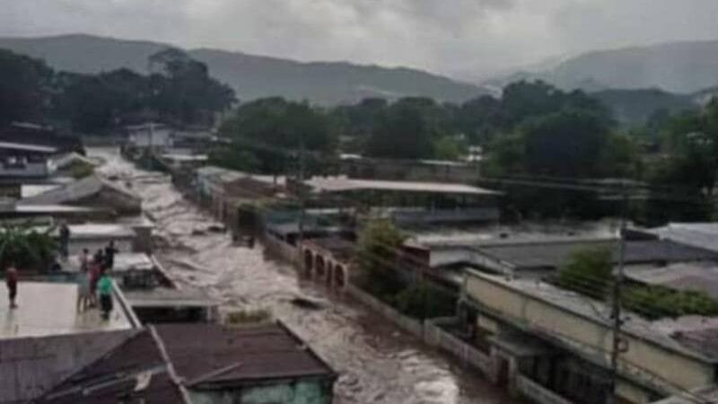 Três pessoas morreram após chegada de furacão na Venezuela