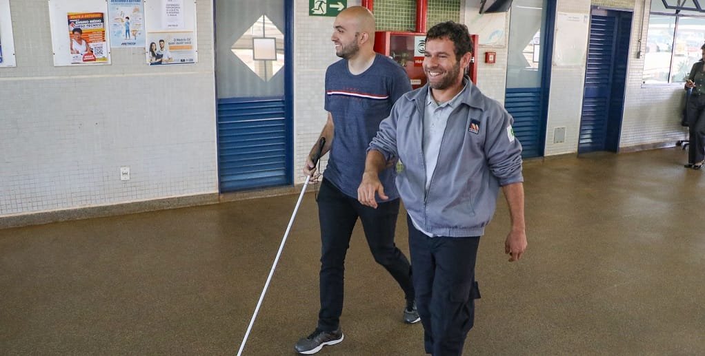 Metrô DF auxílio cego Misto Brasil